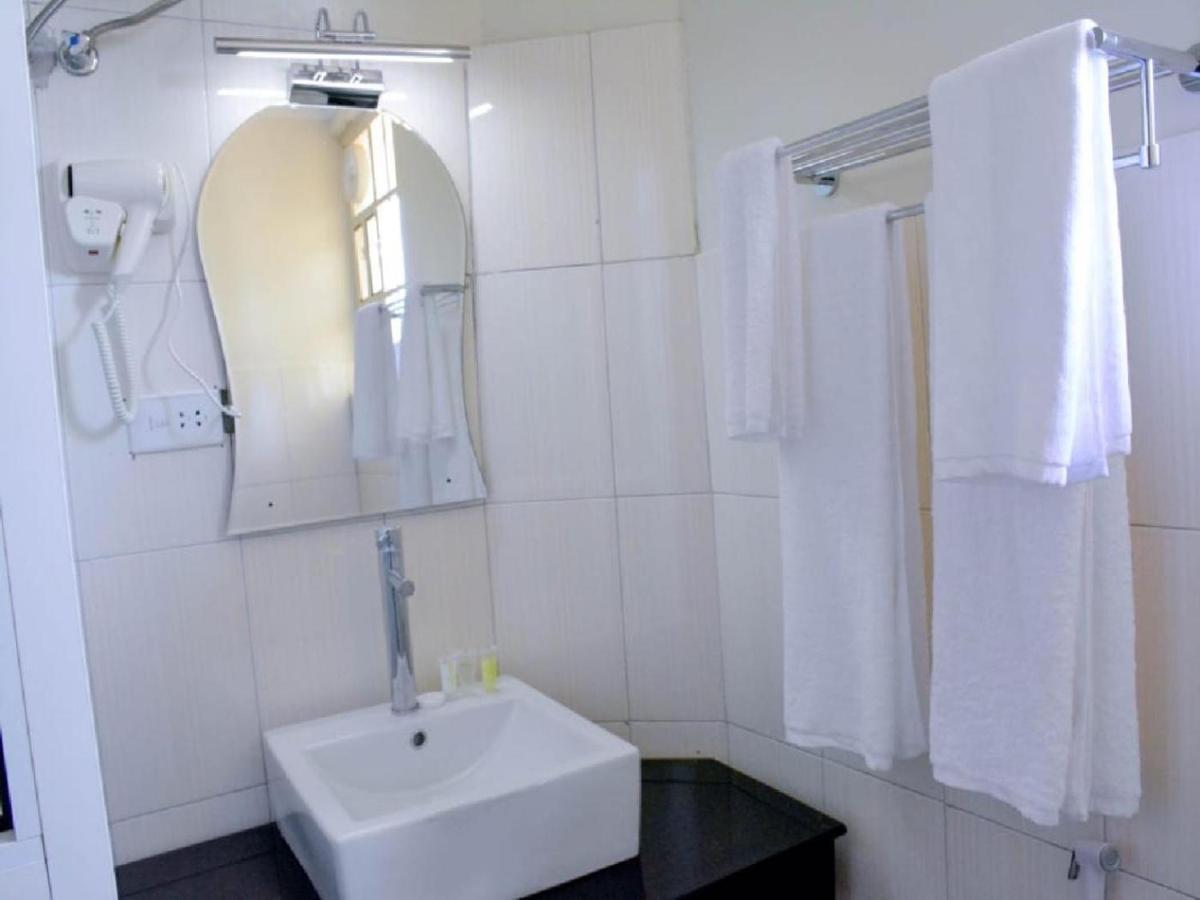 ארושה Crest Safari Lodge Bed And Breakfast מראה חיצוני תמונה